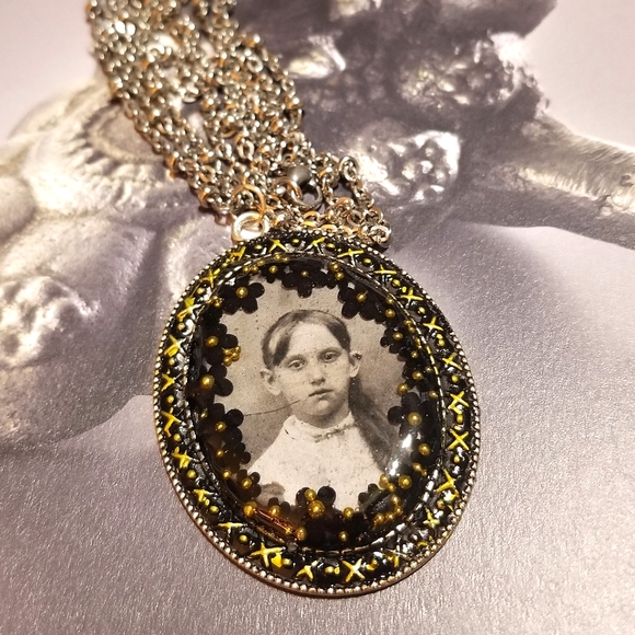 VICTORIAN PICTURE MzMax Resin Designs Large Pendant Necklace - Picture 6 of 8